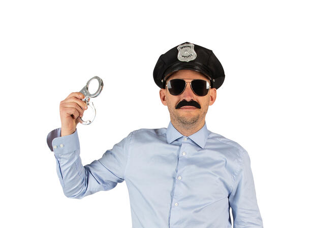 Utkledningssett - Politi 4 deler - Briller, håndjern, bart, hatt